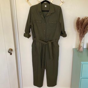 Old Navy jumpsuit. Size large petite.